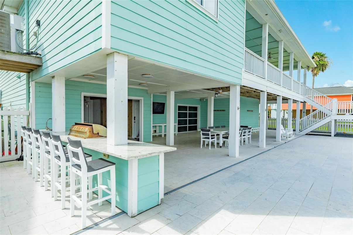 Exterior, Outdoor Kitchen