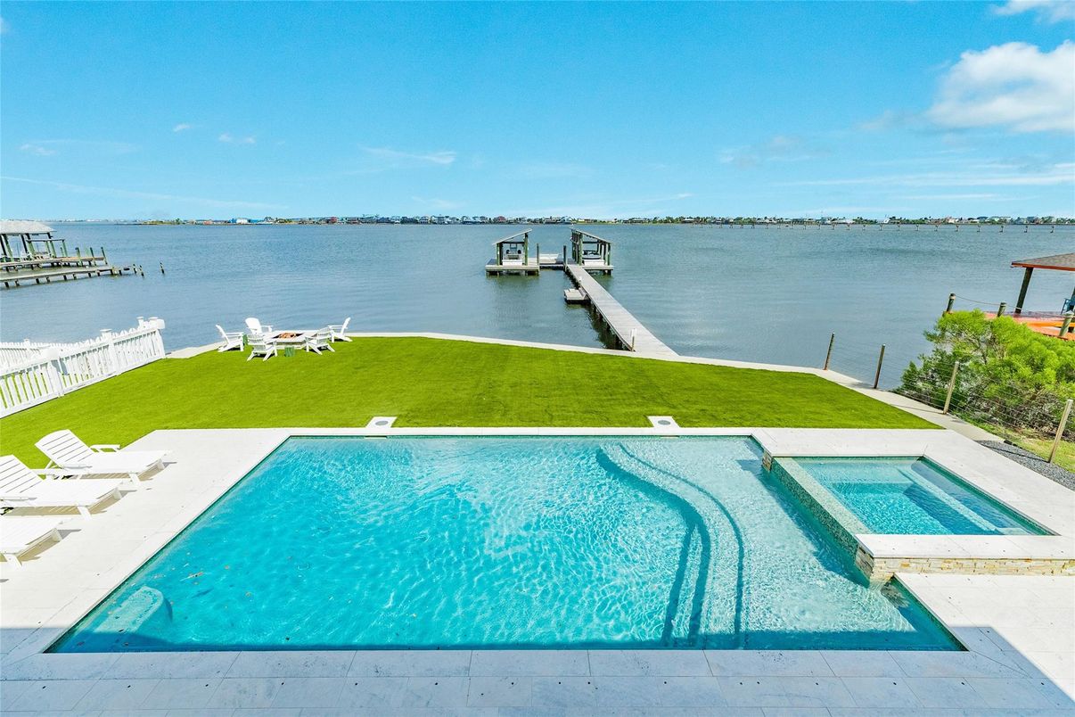 Exterior, Pool, Water