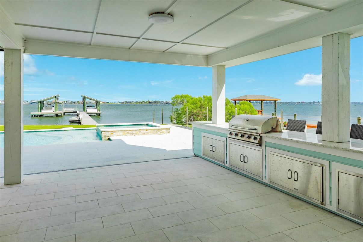 Exterior, Outdoor Kitchen, Pool, Water