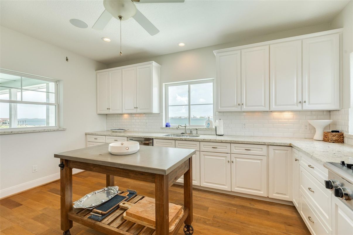 Interior, Kitchen, Recessed Lighting, Water, Wood Texture Flooring