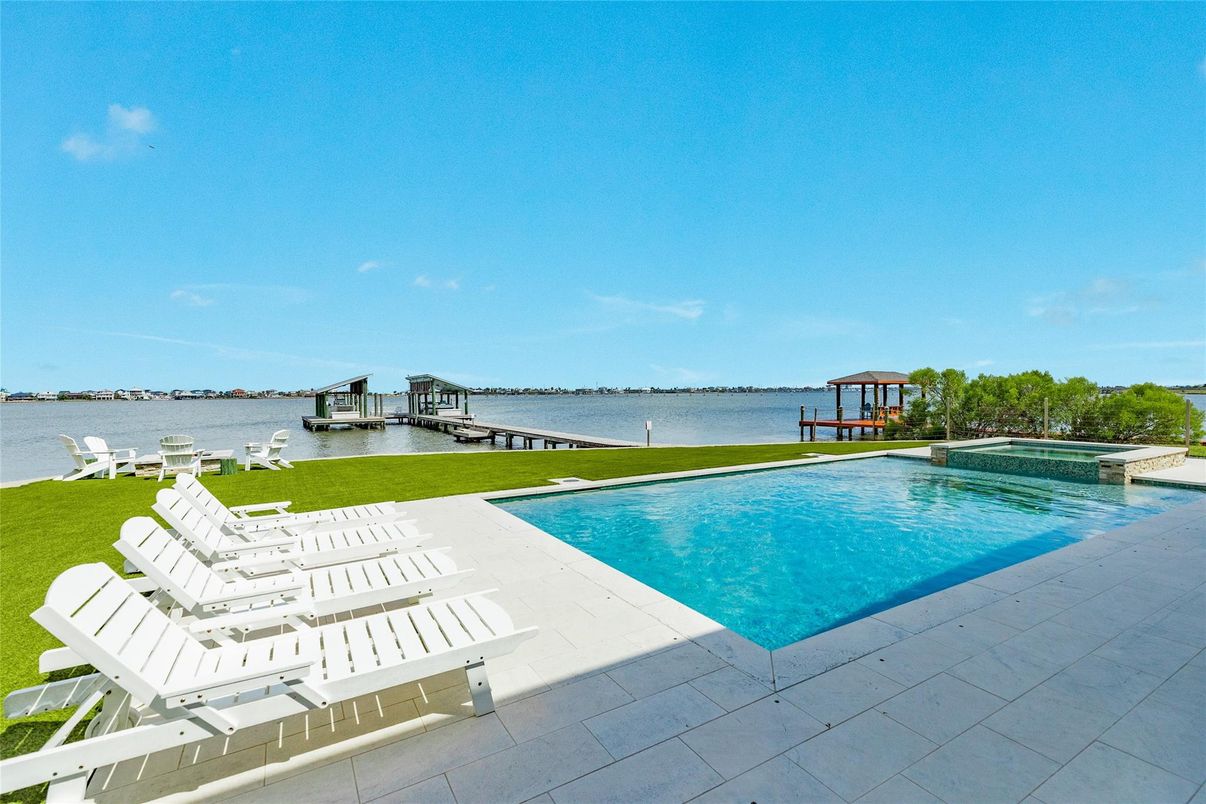 Exterior, Pool, Water