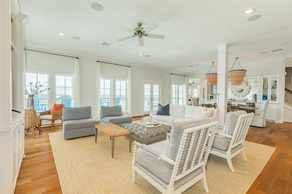 Dining room, Interior, Kitchen, Living room, Pendant Lights, Recessed Lighting, Wood Texture Flooring