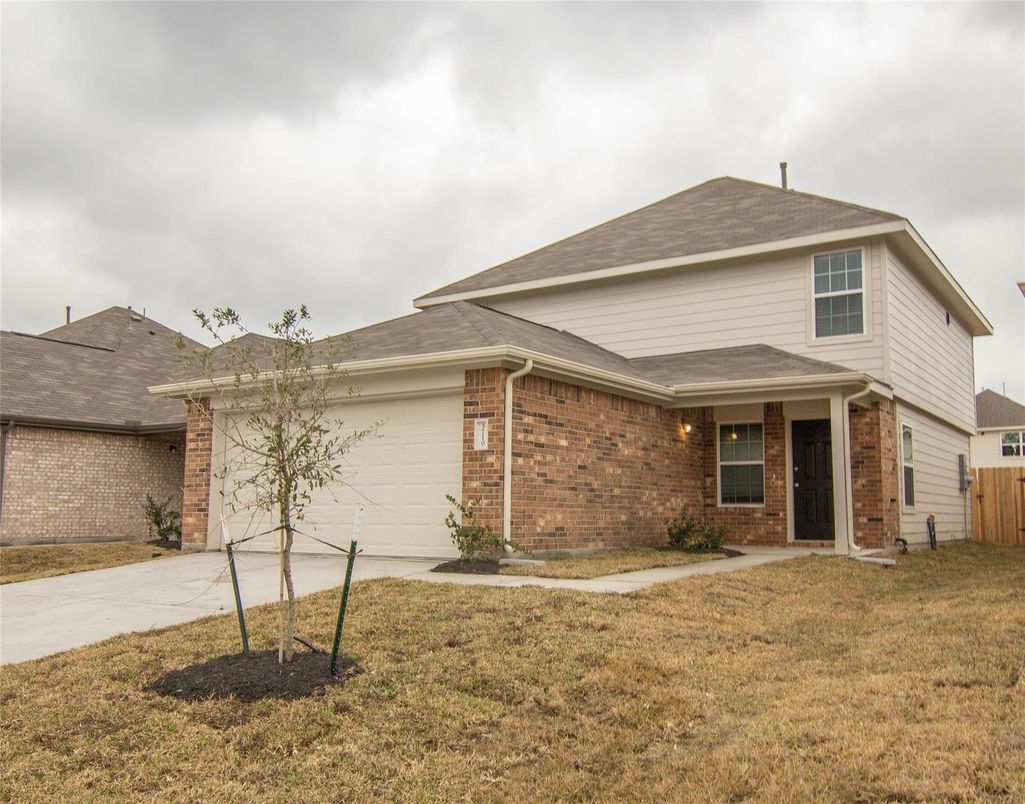 Attached, Exterior, Facade, Brick Facade, Ranch