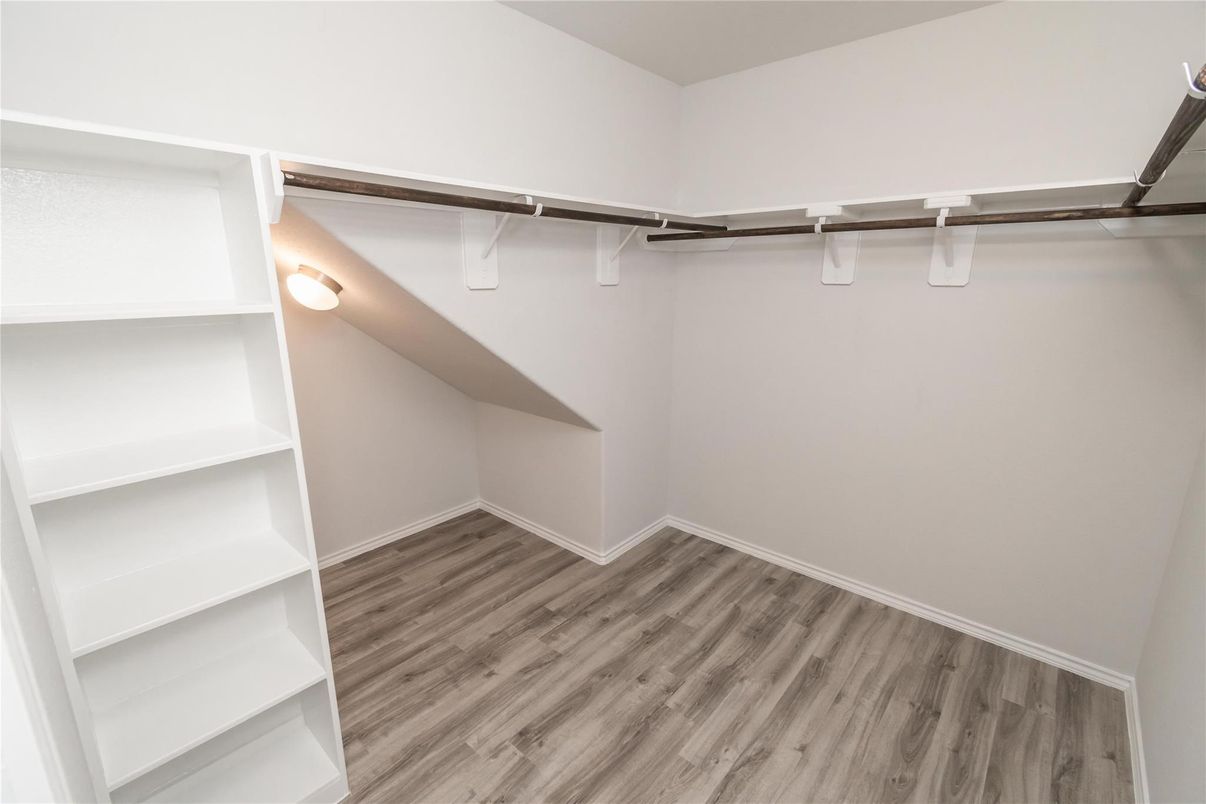 Interior, Walk-in Closets, Wood Texture Flooring