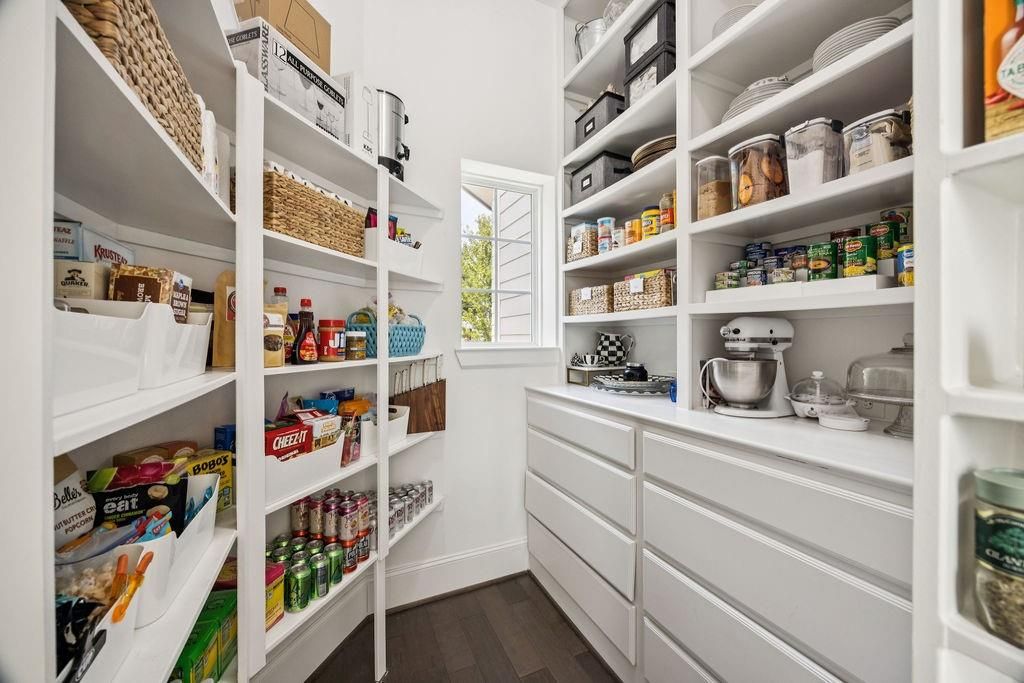 Interior, Walk-in Closets, Wood Texture Flooring