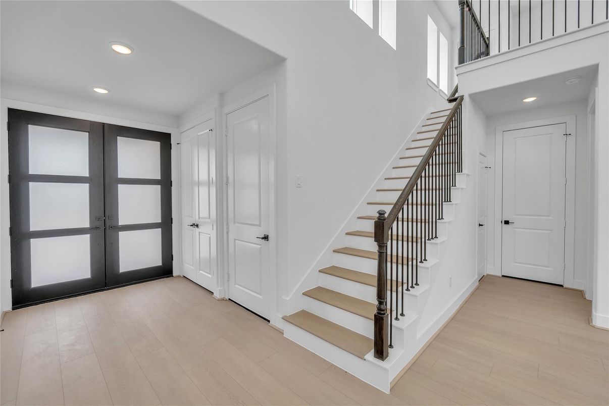 Interior, Recessed Lighting, Wood Texture Flooring