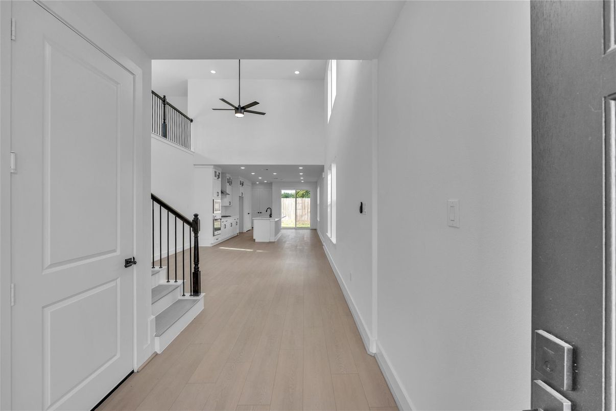 Interior, Recessed Lighting, Wood Texture Flooring
