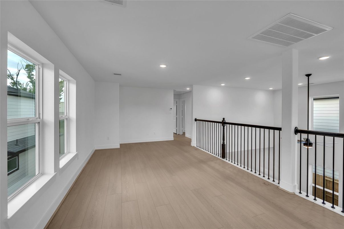 Interior, Recessed Lighting, Wood Texture Flooring