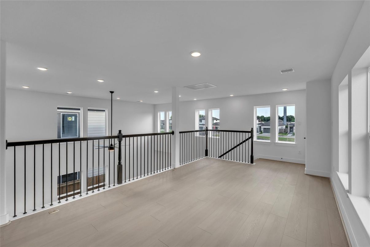 Interior, Recessed Lighting, Wood Texture Flooring
