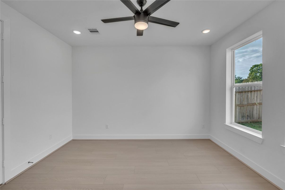 Empty room, Interior, Recessed Lighting, Wood Texture Flooring