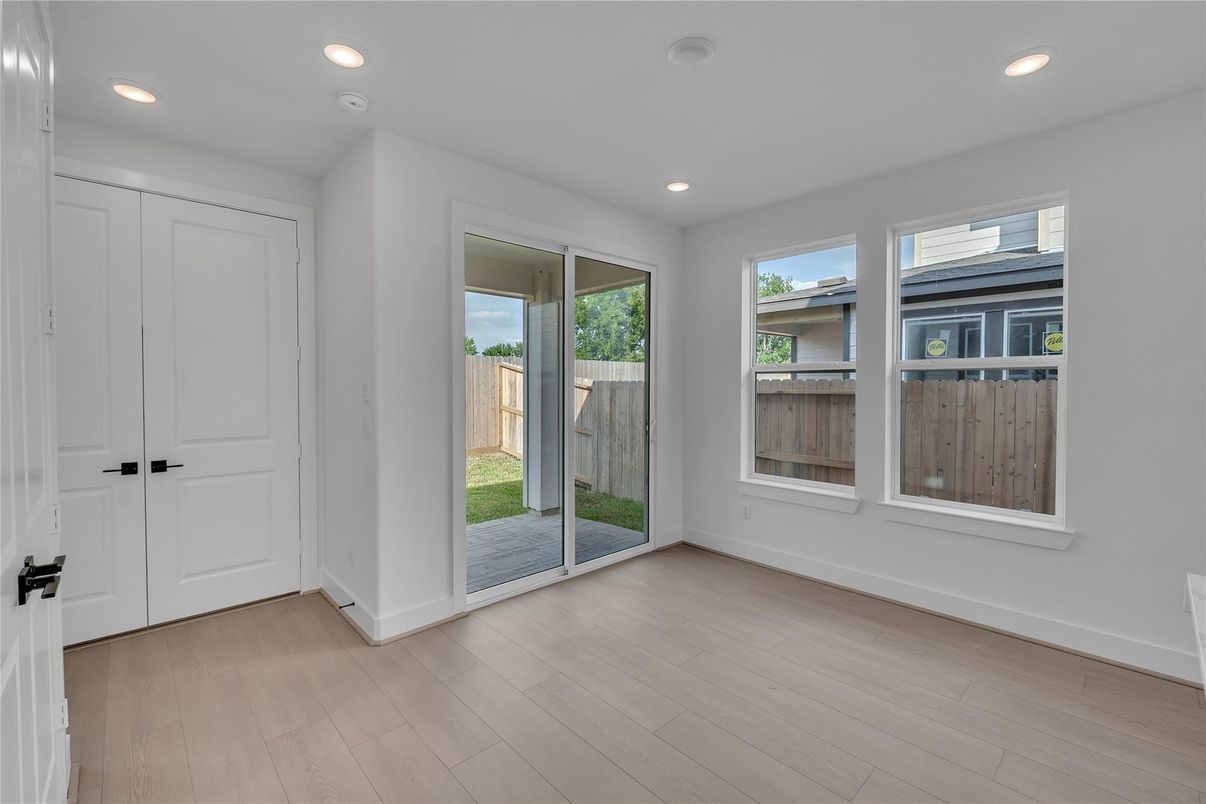 Empty room, Interior, Recessed Lighting, Wood Texture Flooring