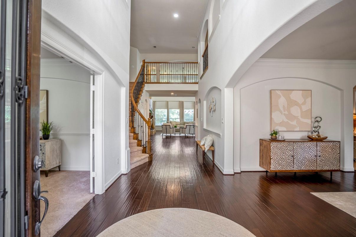 Interior, Recessed Lighting, Wood Texture Flooring