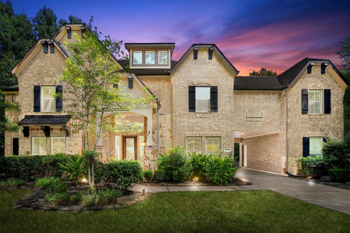 Exterior, Facade, Brick Facade, Brick Traditional