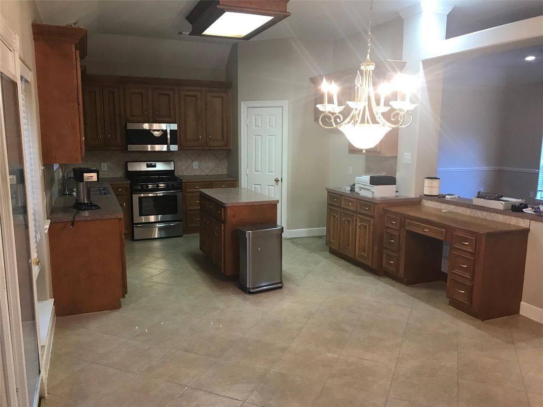 Chandelier, Interior, Kitchen, Recessed Lighting, Stainless Steel Appliances