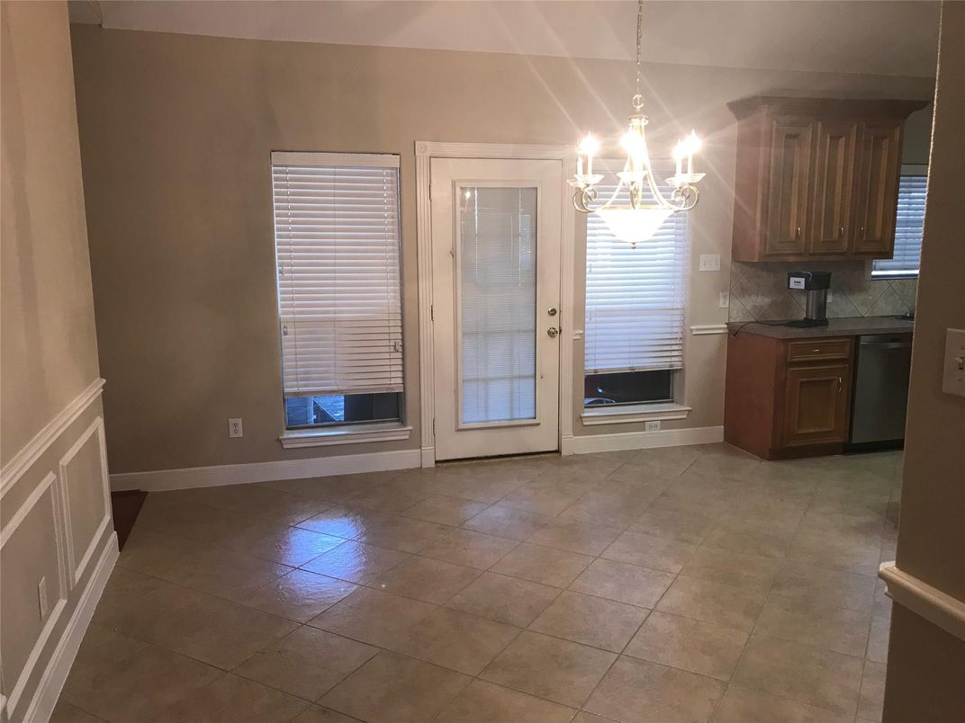 Chandelier, Interior, Kitchen