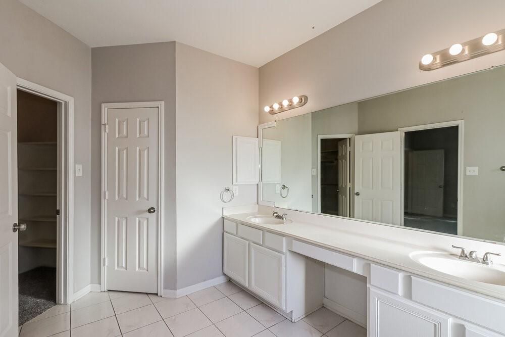 Bathroom, Dual Sink Vanities, Interior