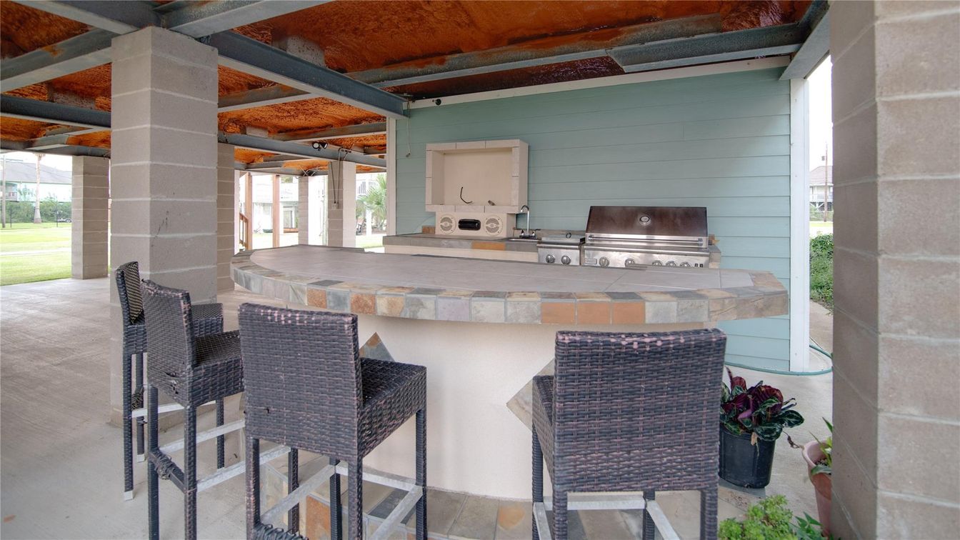 Exterior, Outdoor Kitchen