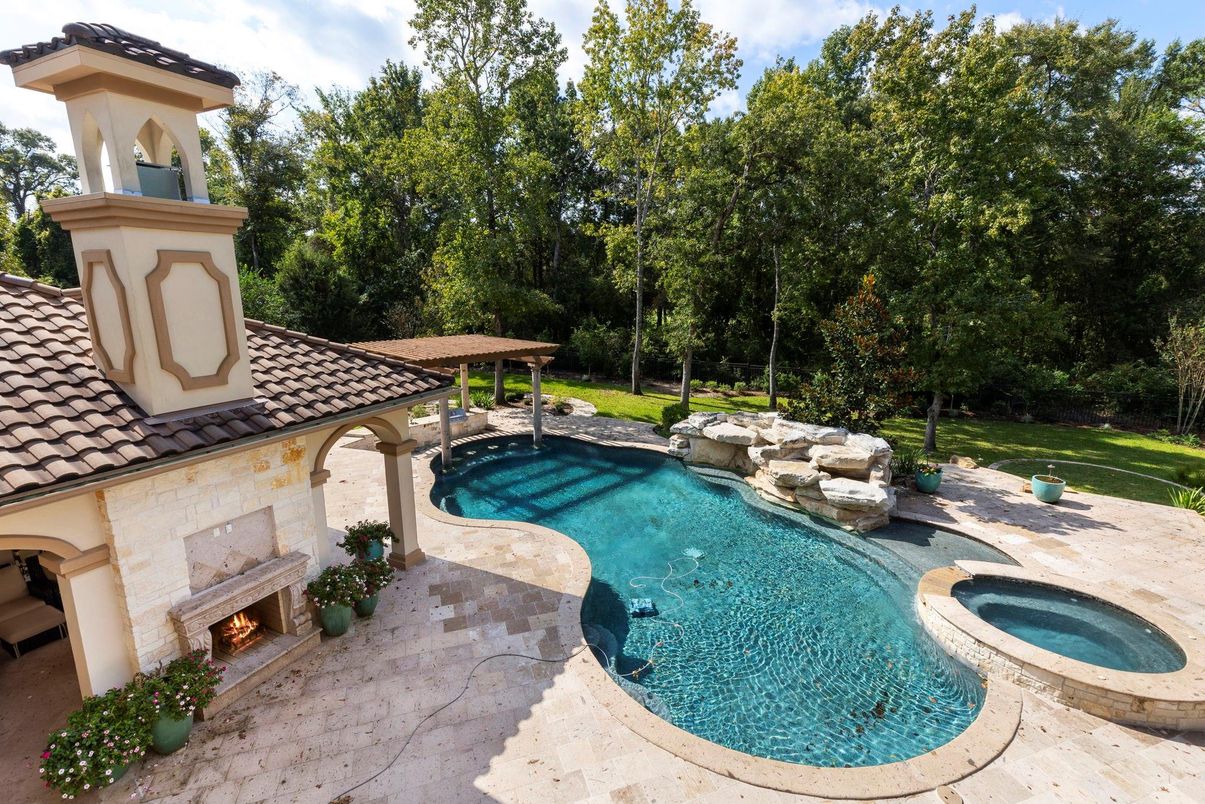 Exterior, Fireplace, Pool