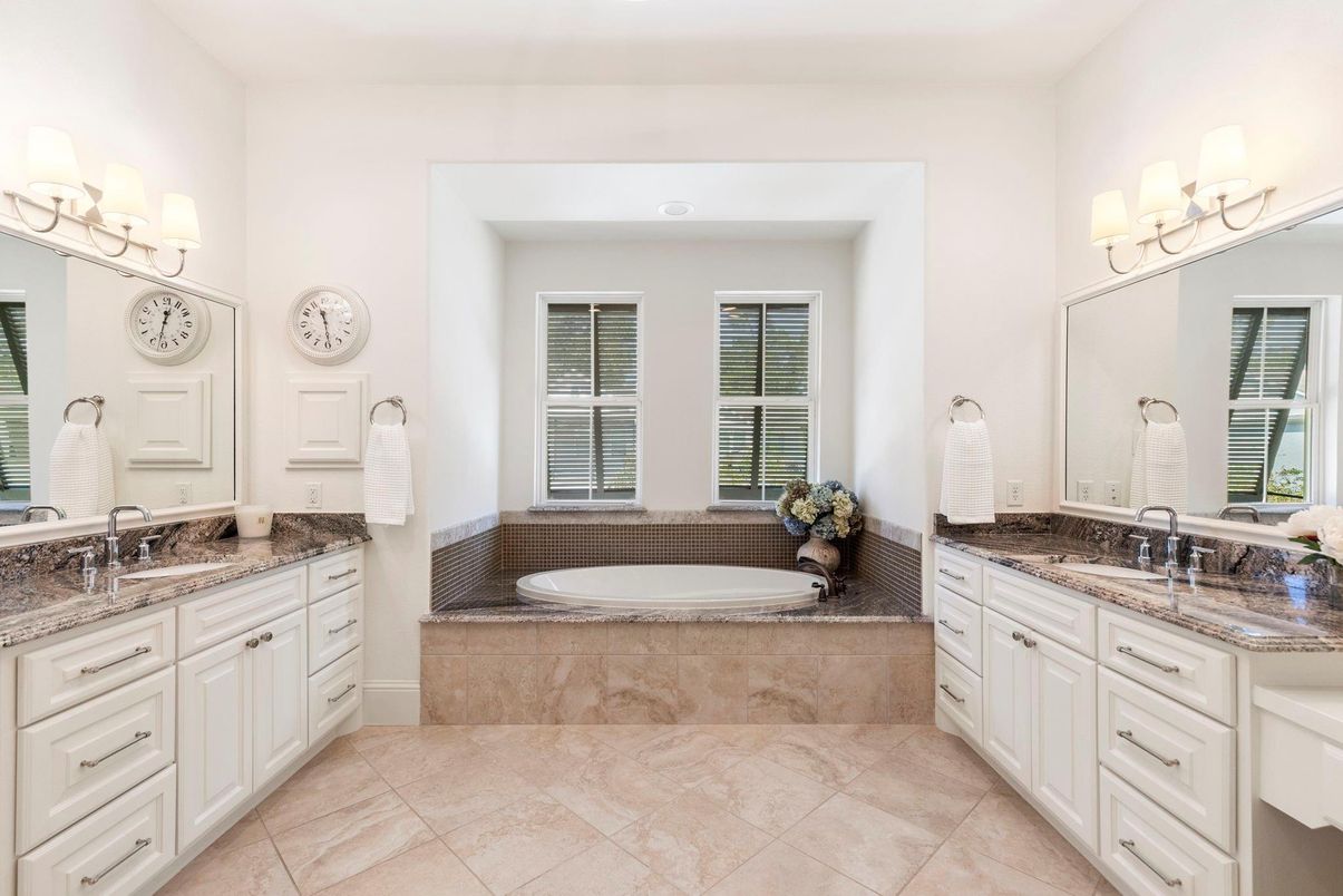 Bathroom, Dual Sink Vanities, Interior