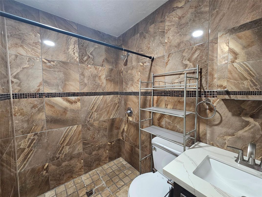 Bathroom, Interior, Recessed Lighting