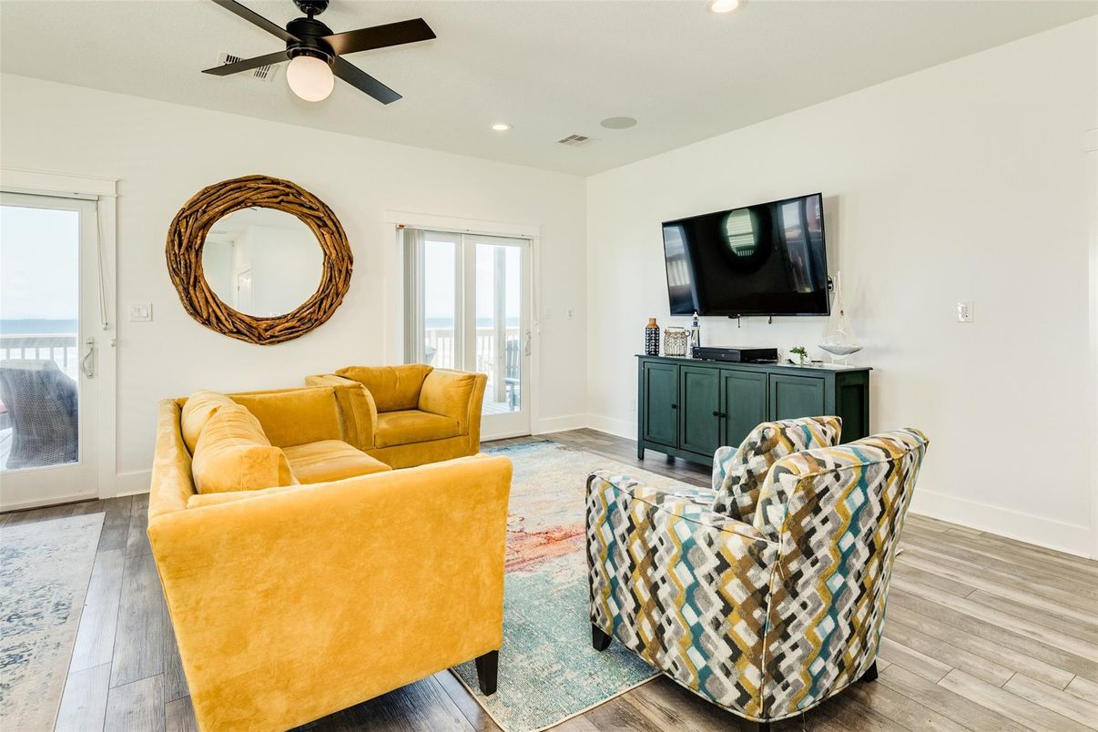 Interior, Living room, Recessed Lighting, Water, Wood Texture Flooring