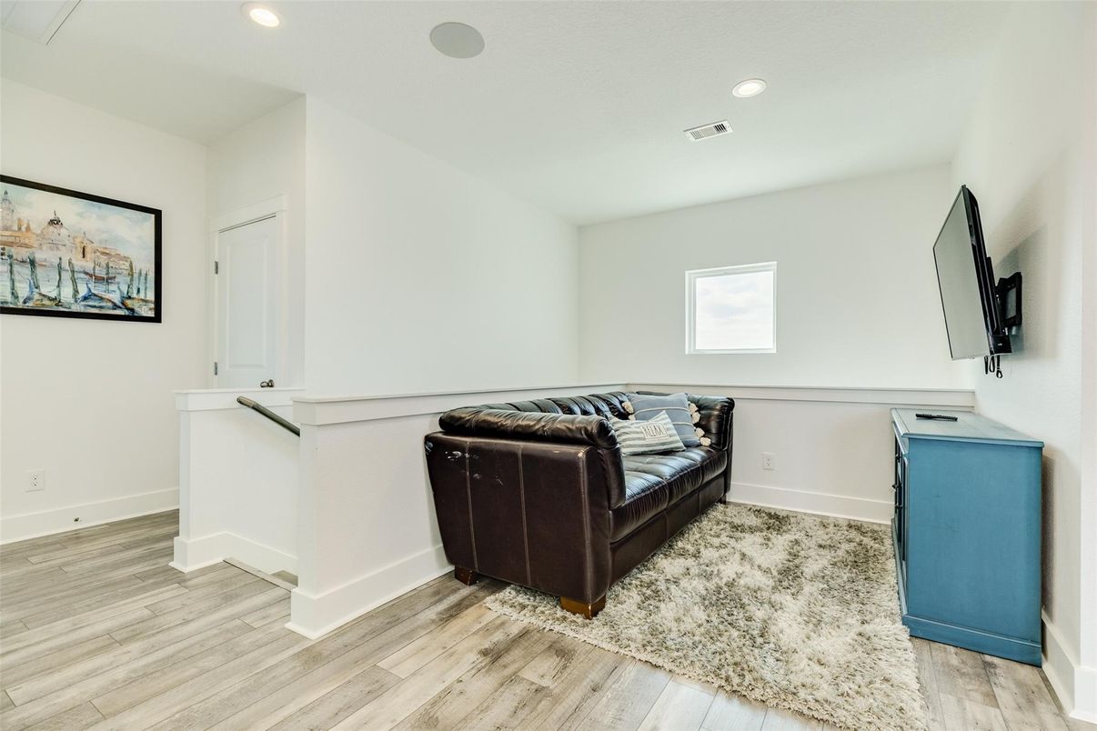 Interior, Recessed Lighting, Wood Texture Flooring