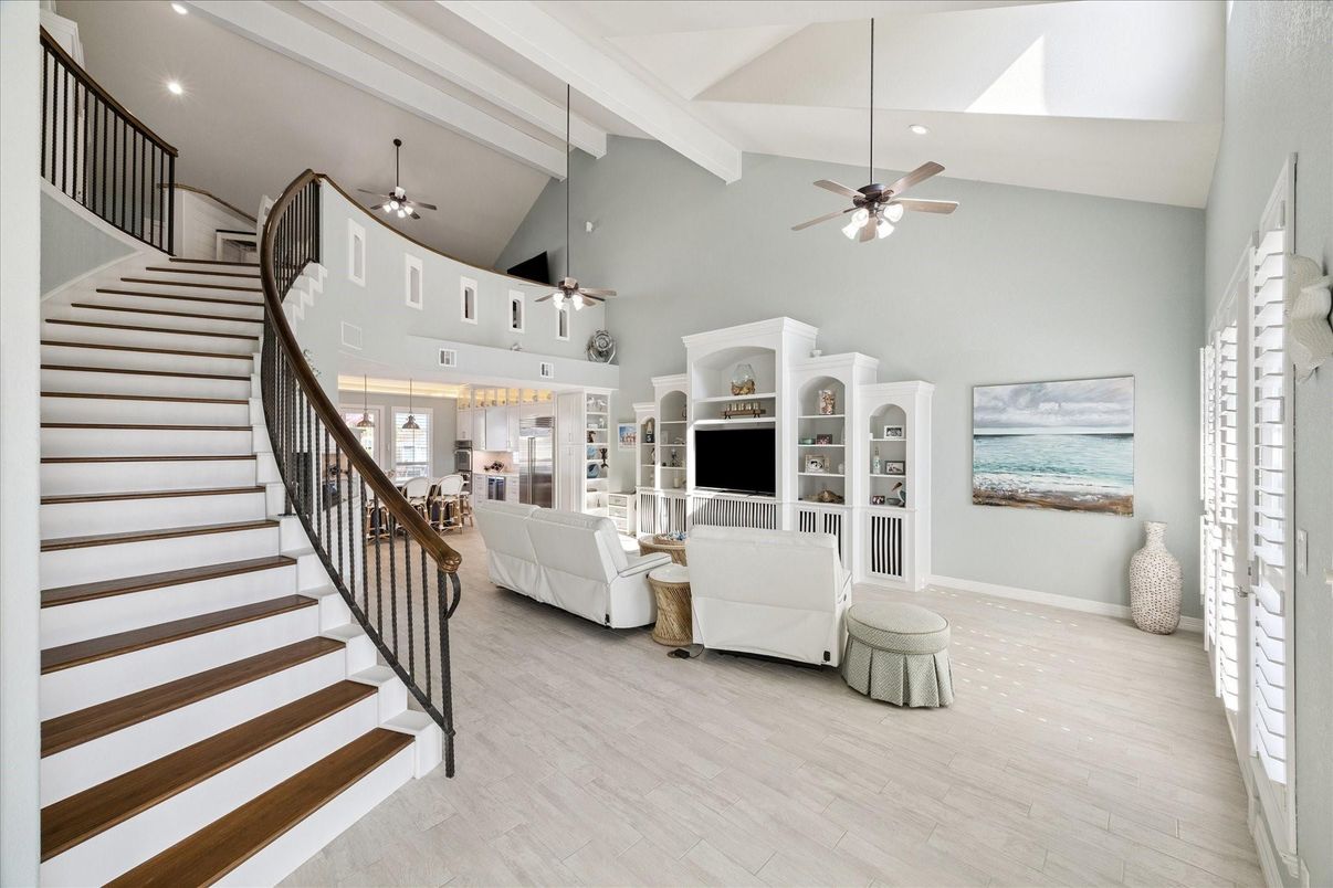 Interior, Living room, Pendant Lights, Recessed Lighting, Wood Texture Flooring