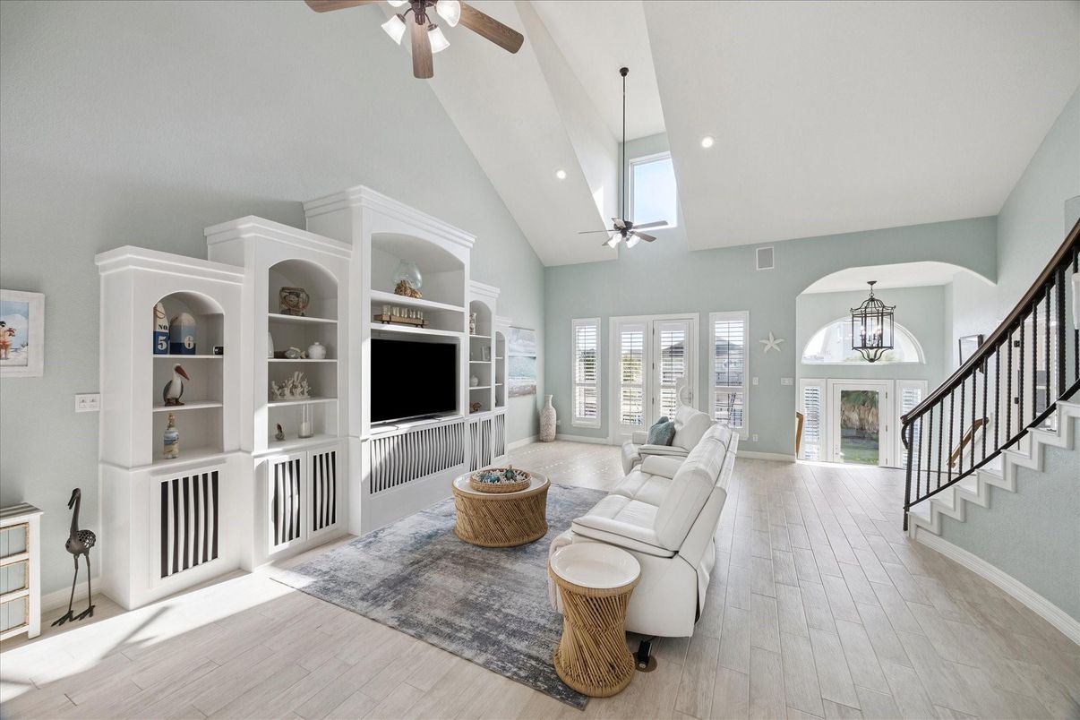 Interior, Living room, Pendant Lights, Recessed Lighting, Wood Texture Flooring