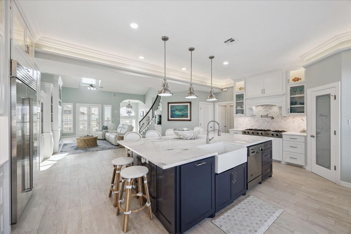 Interior, Kitchen, Living room, Pendant Lights, Recessed Lighting, Stainless Steel Appliances, Wood Texture Flooring