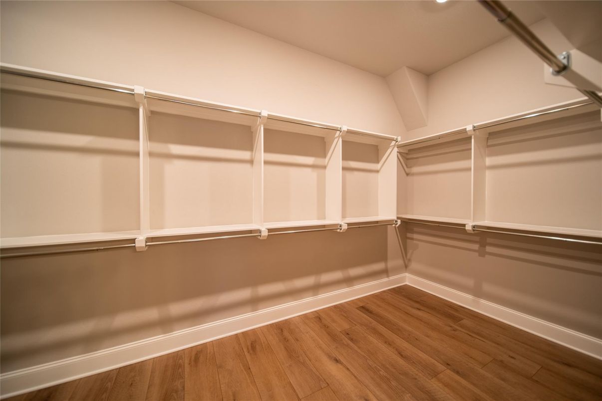 Interior, Walk-in Closets, Wood Texture Flooring