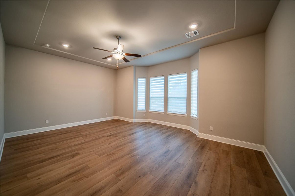 Empty room, Interior, Recessed Lighting, Wood Texture Flooring