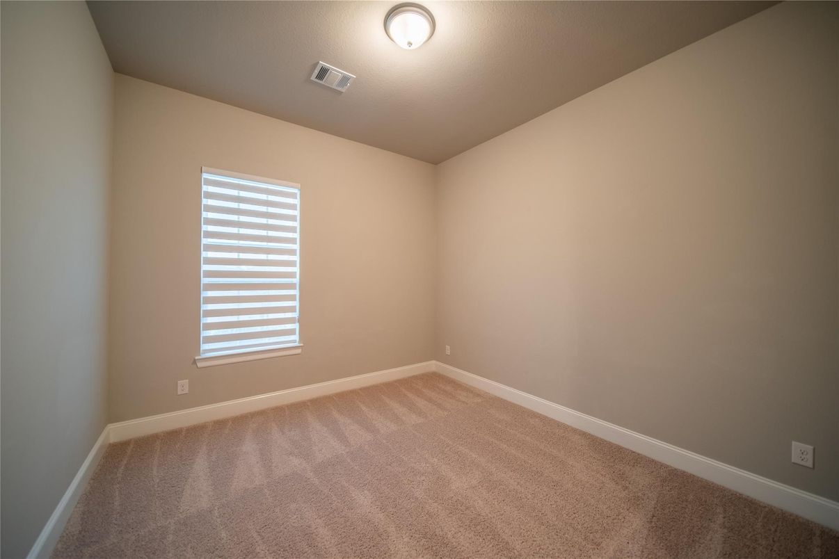 Empty room, Interior