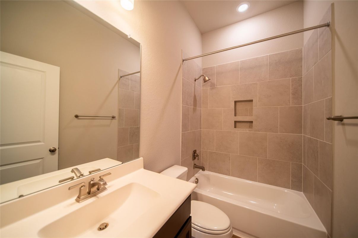 Bathroom, Interior, Recessed Lighting