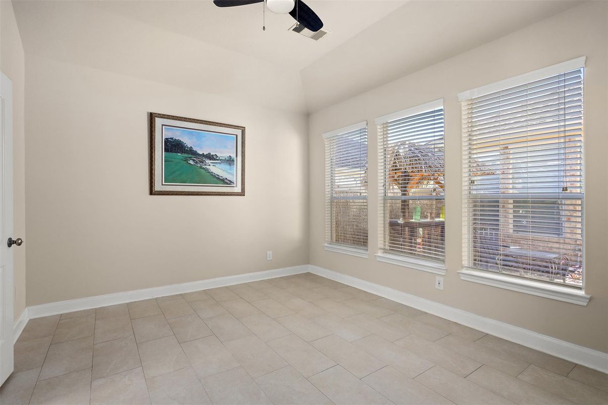 Empty room, Interior