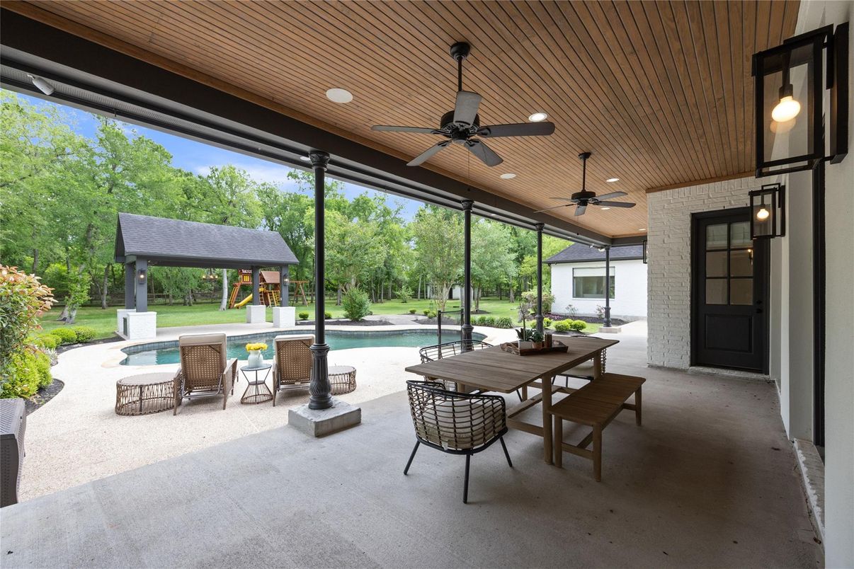Exterior, Pool, Recessed Lighting