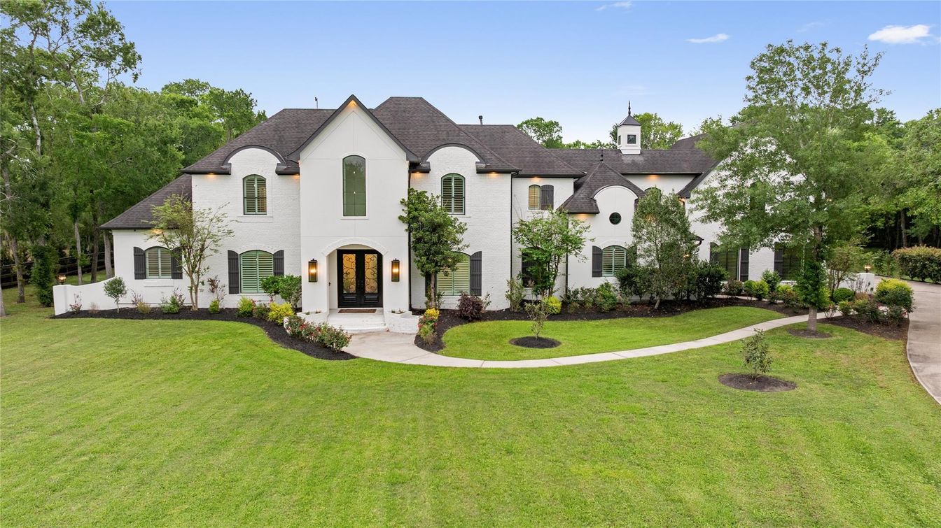 Backyard, Exterior, Facade, French Provincial