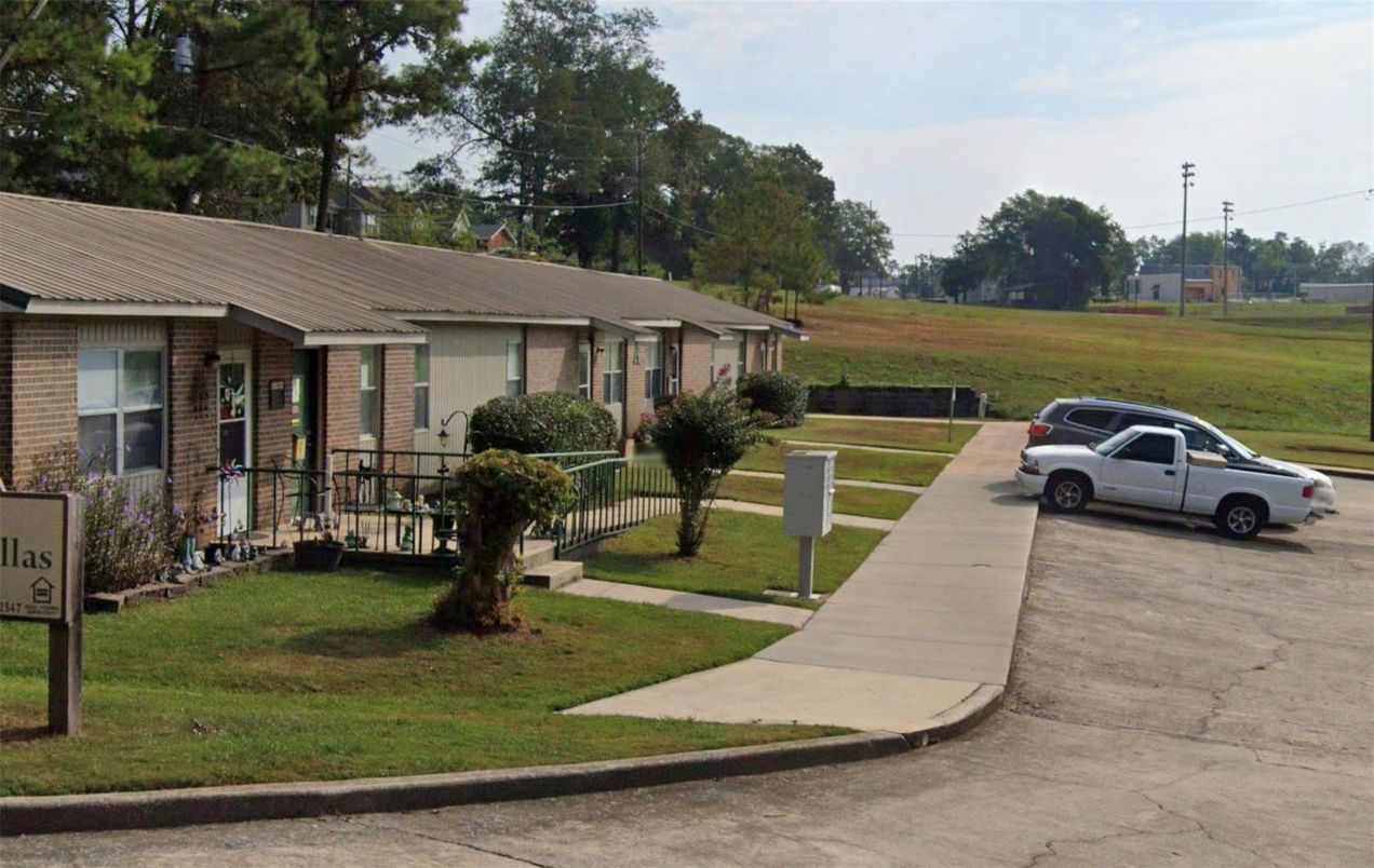 Exterior, Facade, Brick Facade, Ranch