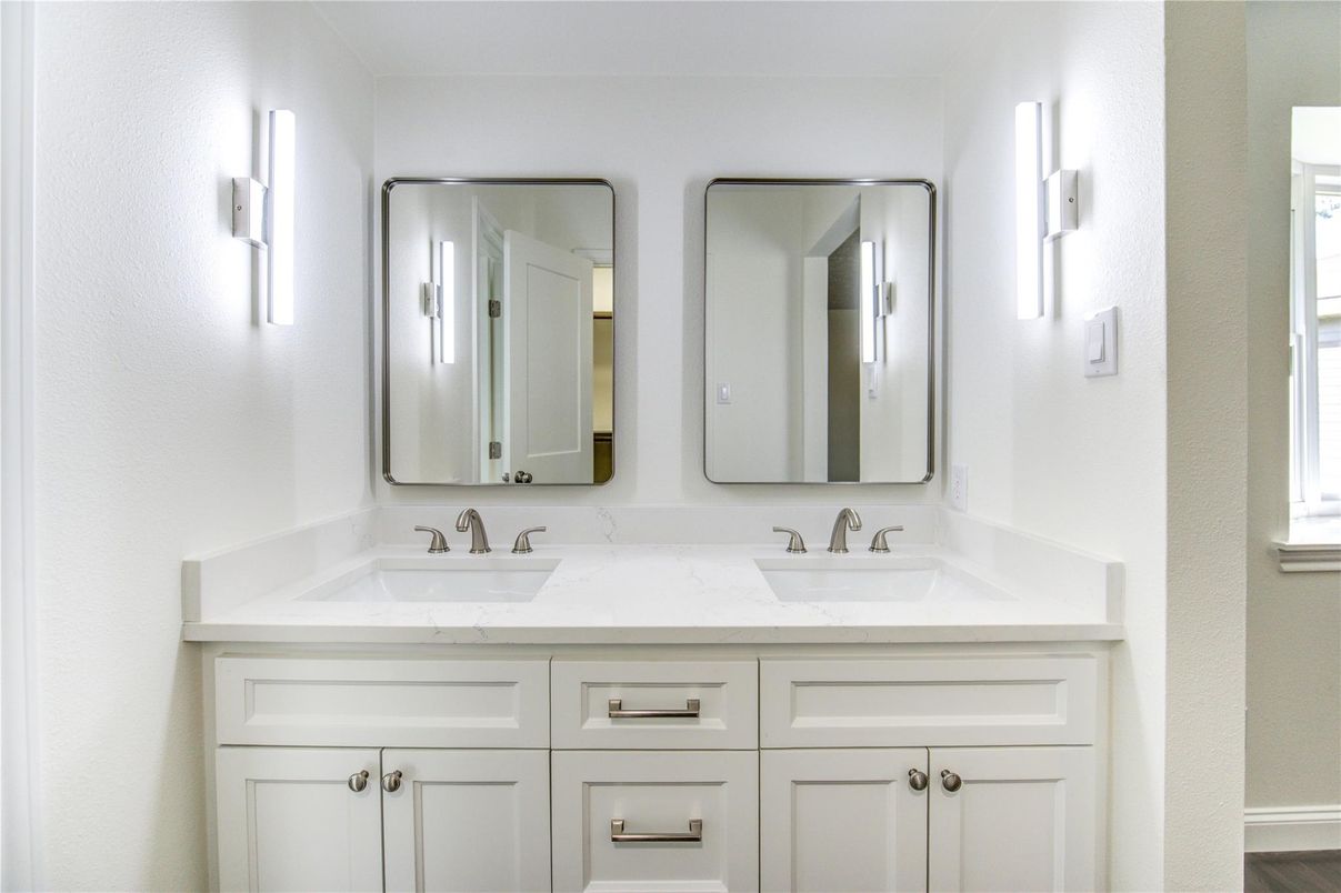Bathroom, Dual Sink Vanities, Interior