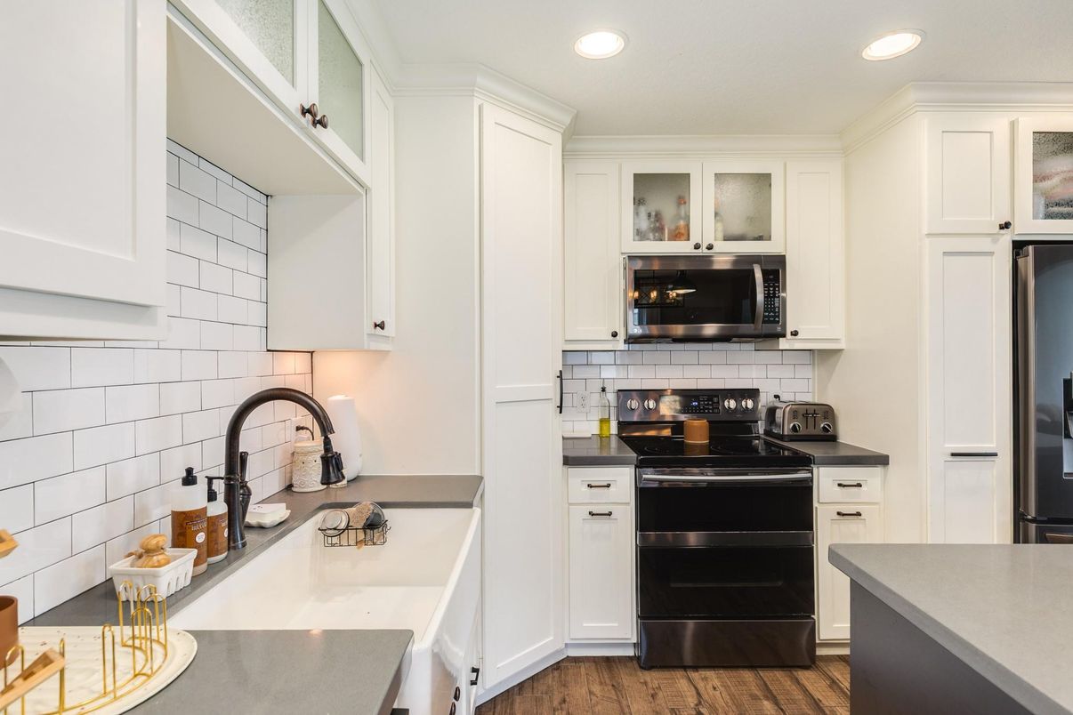Interior, Kitchen, Recessed Lighting, Wood Texture Flooring