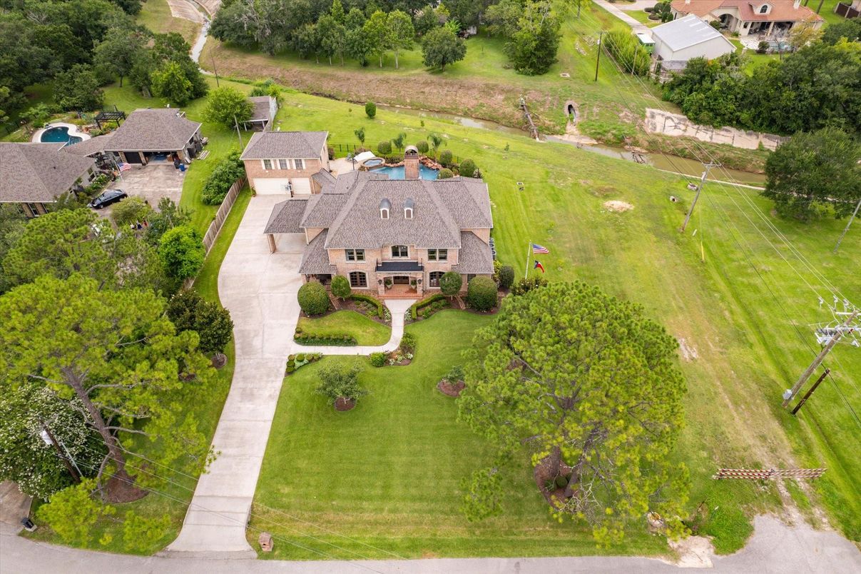 Exterior, Drone
