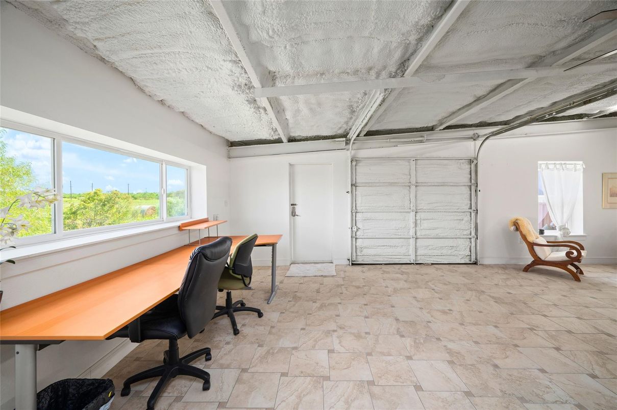 Home Office, Interior