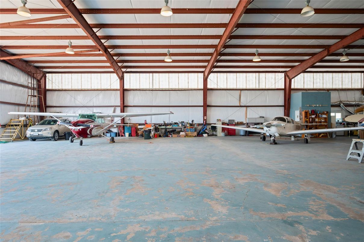 Garage, Interior, Wooden Beams
