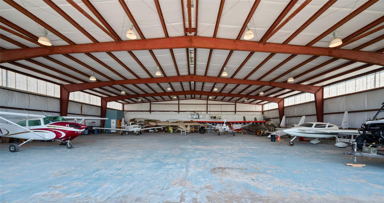 Garage, Interior, Wooden Beams
