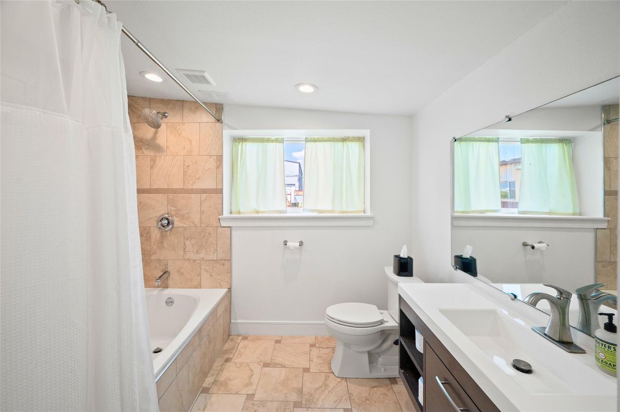 Bathroom, Interior, Recessed Lighting