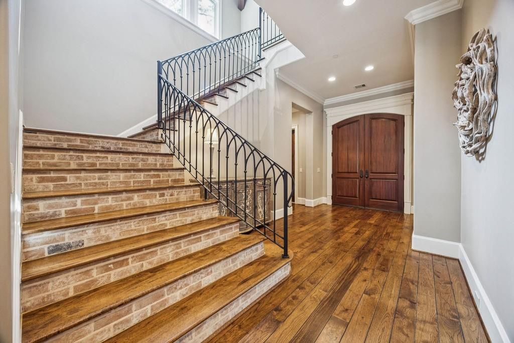 Interior, Recessed Lighting, Wood Texture Flooring