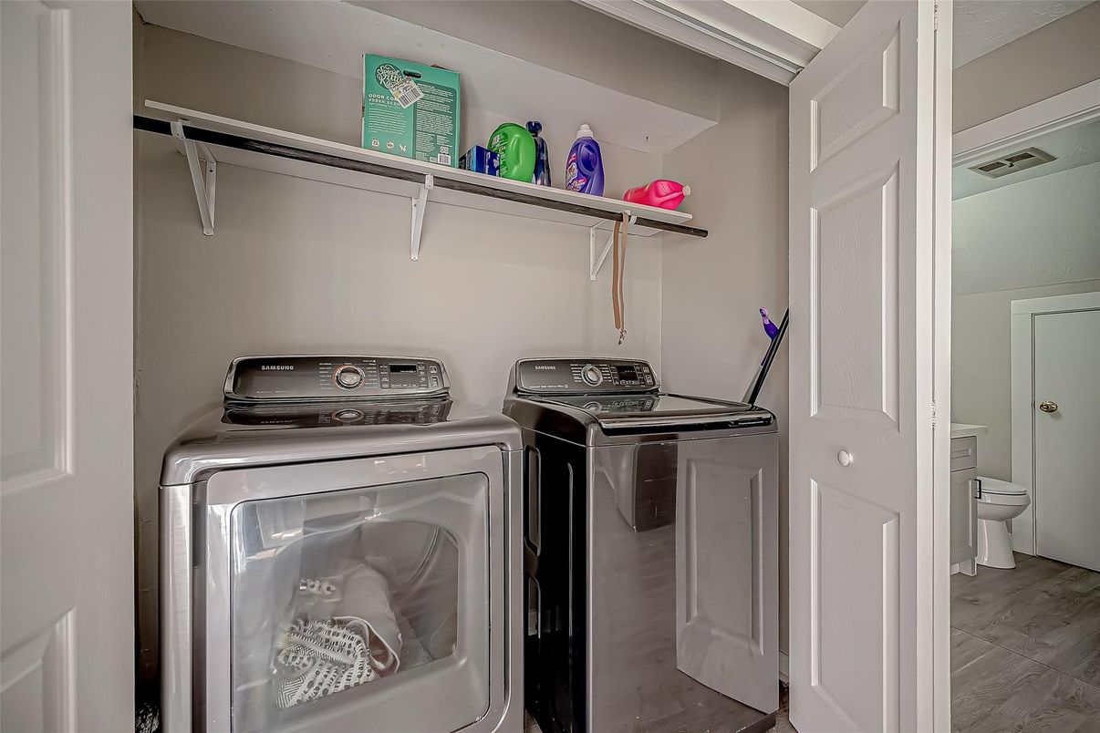 Interior, Utility Closets, Washer, Wood Texture Flooring