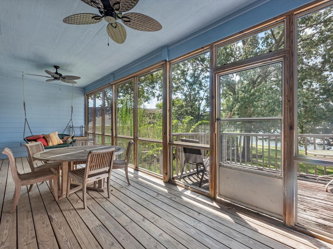 Dining room, Interior, Sun Room, Wood Texture Flooring