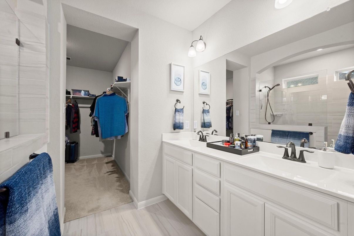 Bathroom, Dual Sink Vanities, Interior