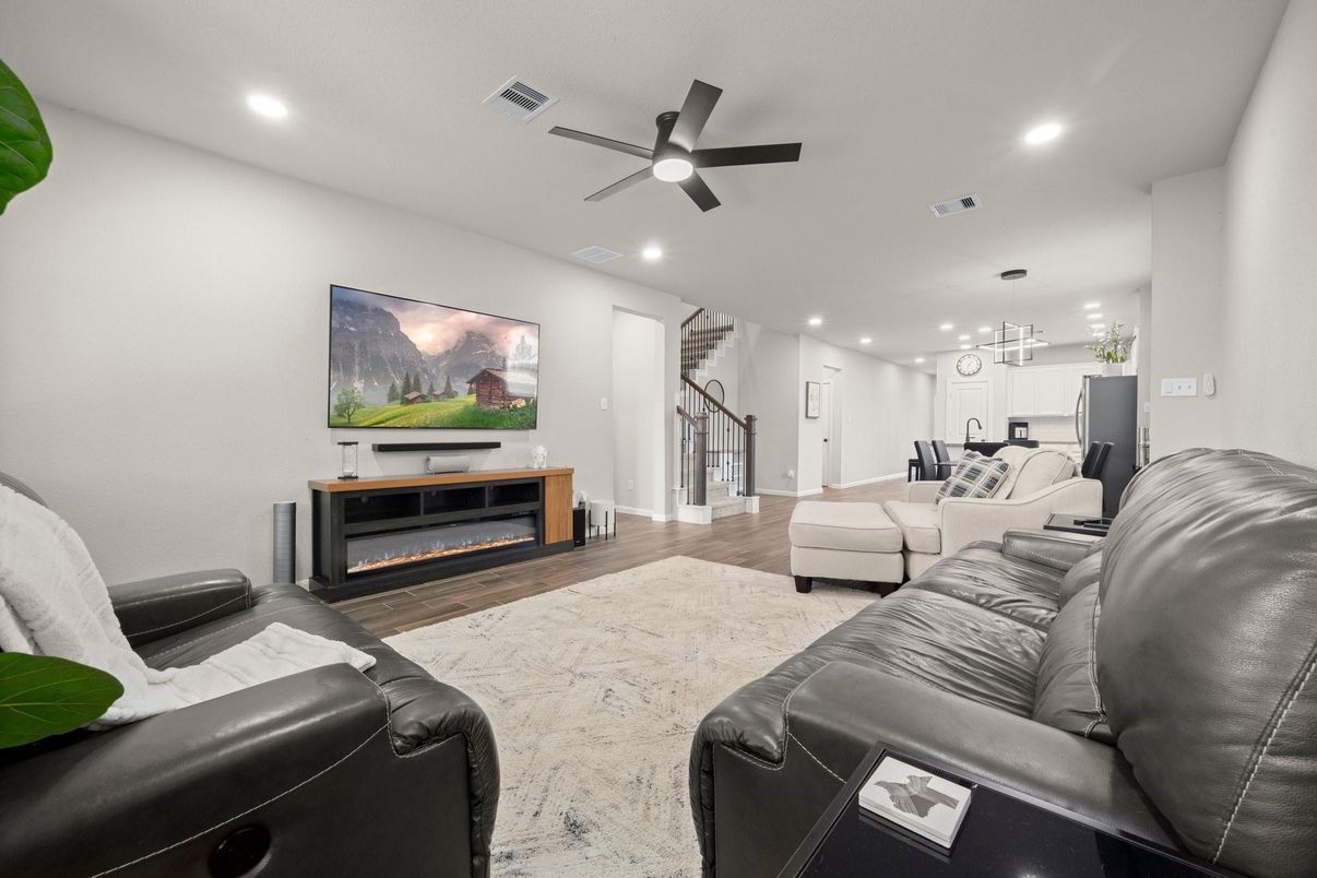 Dining room, Interior, Living room, Pendant Lights, Recessed Lighting, Wood Texture Flooring