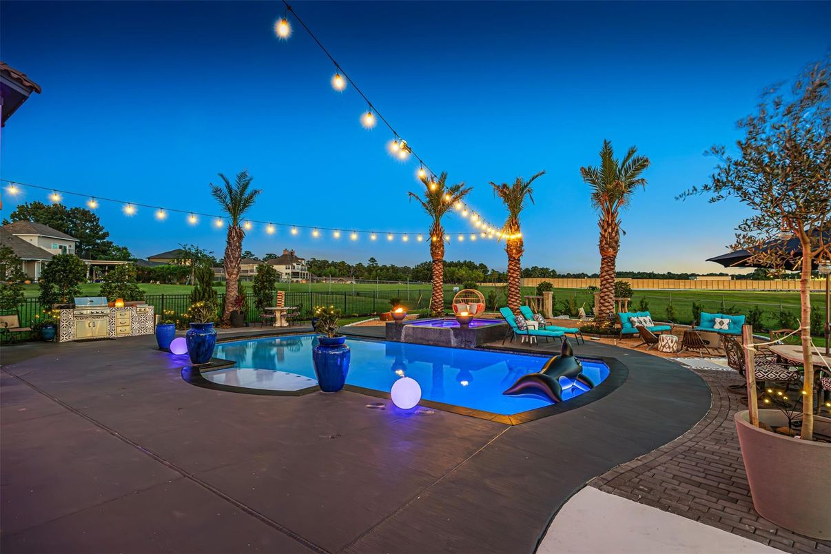 Exterior, Outdoor Kitchen, Pool